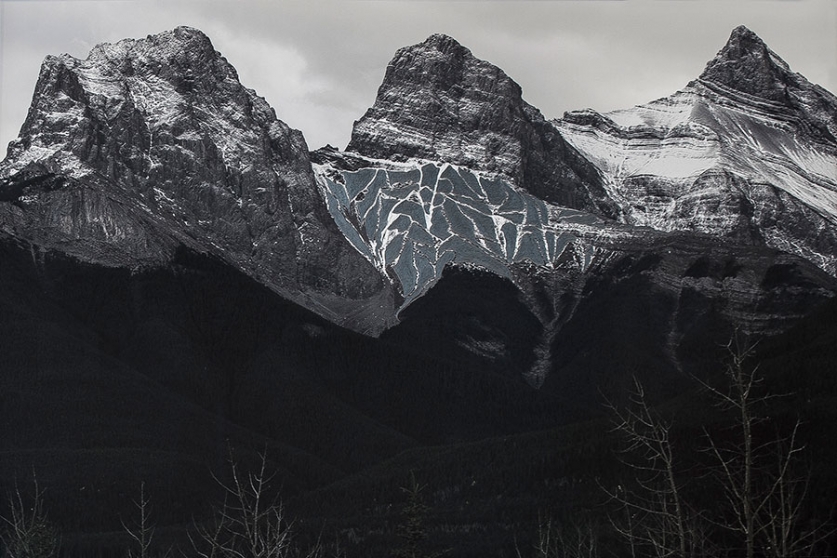 https://m.mirunadragan.com/files/gimgs/th-12_Dragan11_TheMountainsAreMirrors6-web.jpg